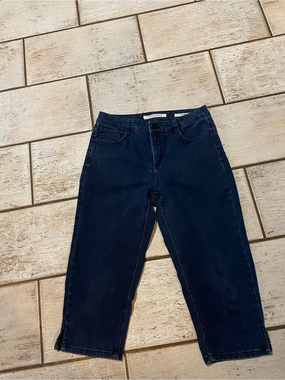 Jones New York Women’s Dark Denim Capris Size 8